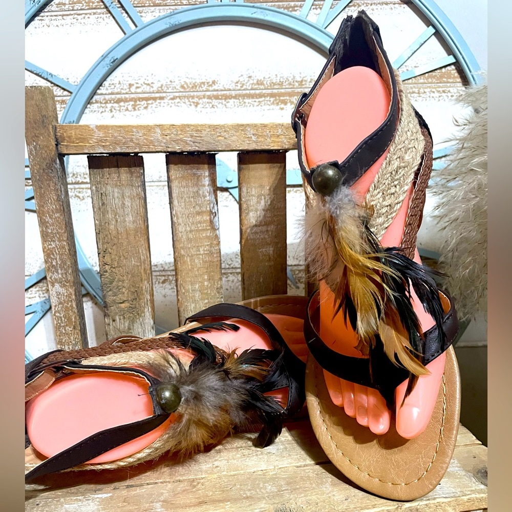 CITY CLASSIFIED THONG SANDAL FEATHERS BOHEMIAN BOHO 8-1/2 NEW! - Picture 6 of 7